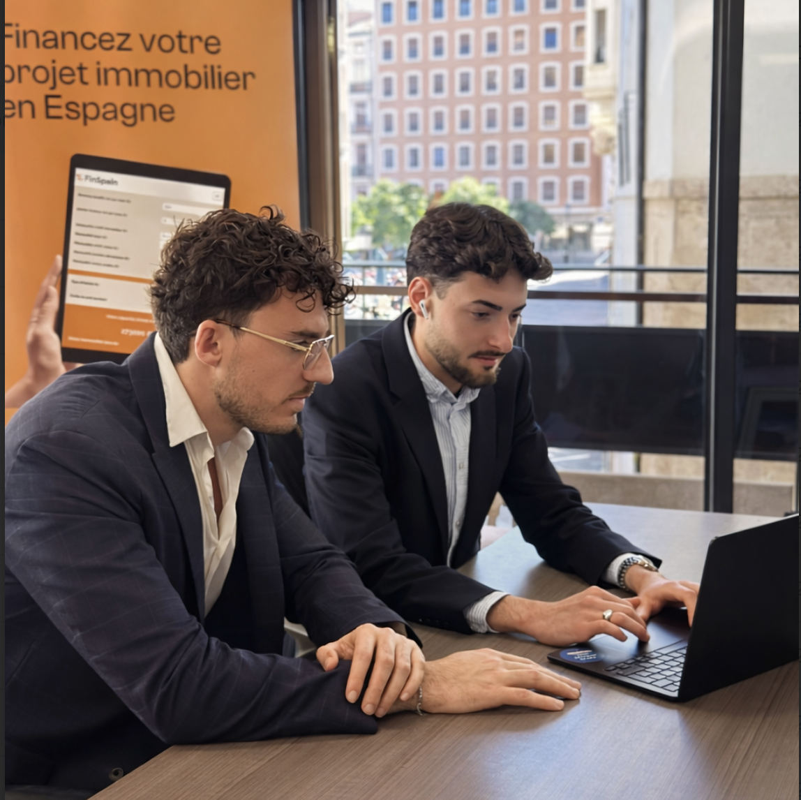 El equipo de Alveo Finance trabajando
